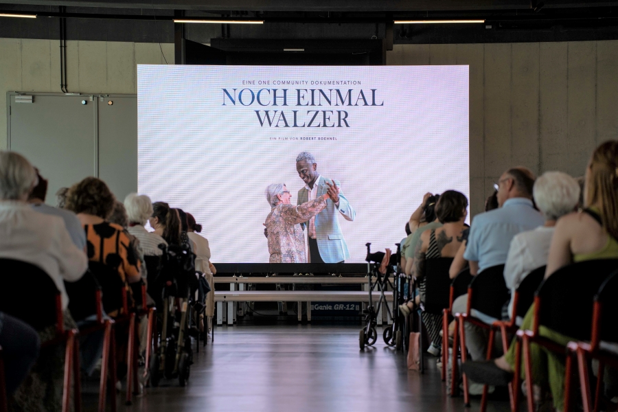 The audience at the premiere of the documentary Noch einmal Walzer